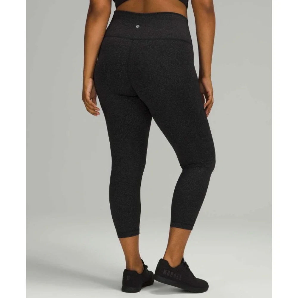 Crunch Black Lululemon Wunder Train High-Rise Crop 23